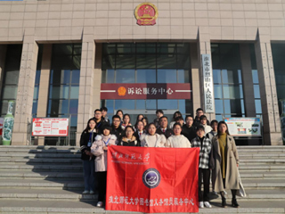 九州体育图书馆义务馆员走进法院学宪法
