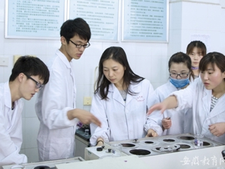九州体育报道我校五一特辑“快乐工作 幸福生活 劳动者的赞歌”系列报道之三